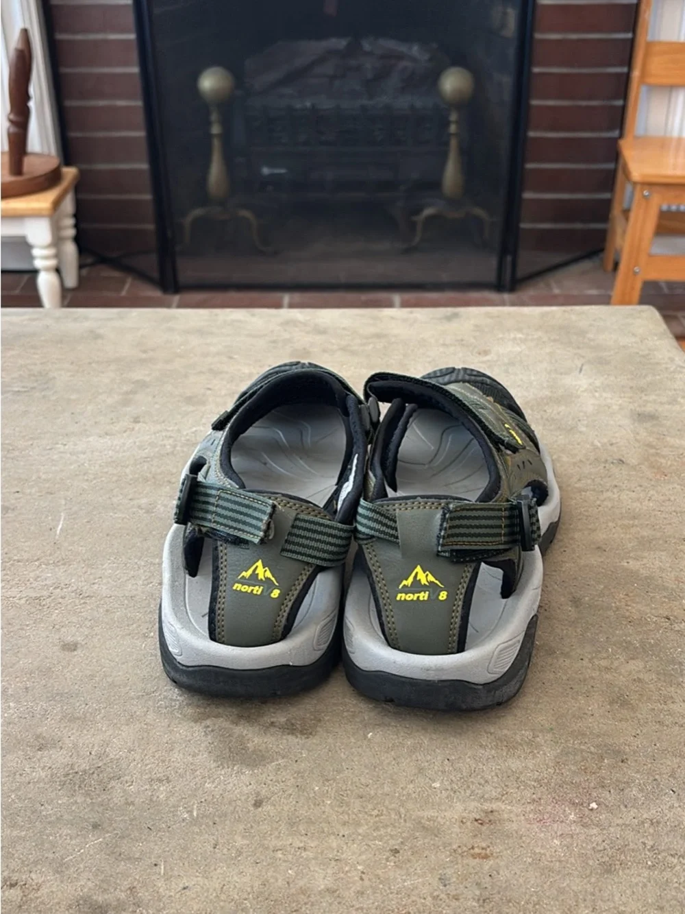 N/A durable sandals