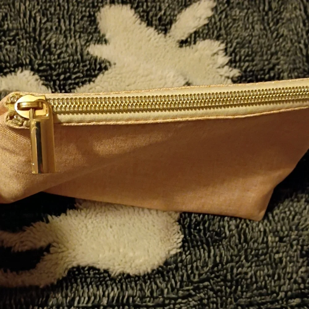 N/A sleek gold