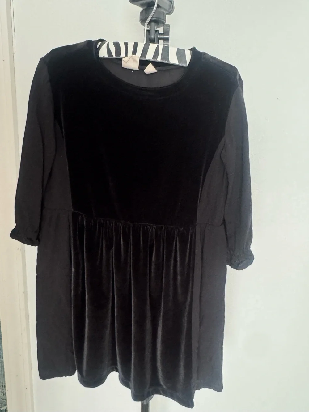GAP Kids Black Velvet Dress XS 4-5 Long Sleeve Holiday