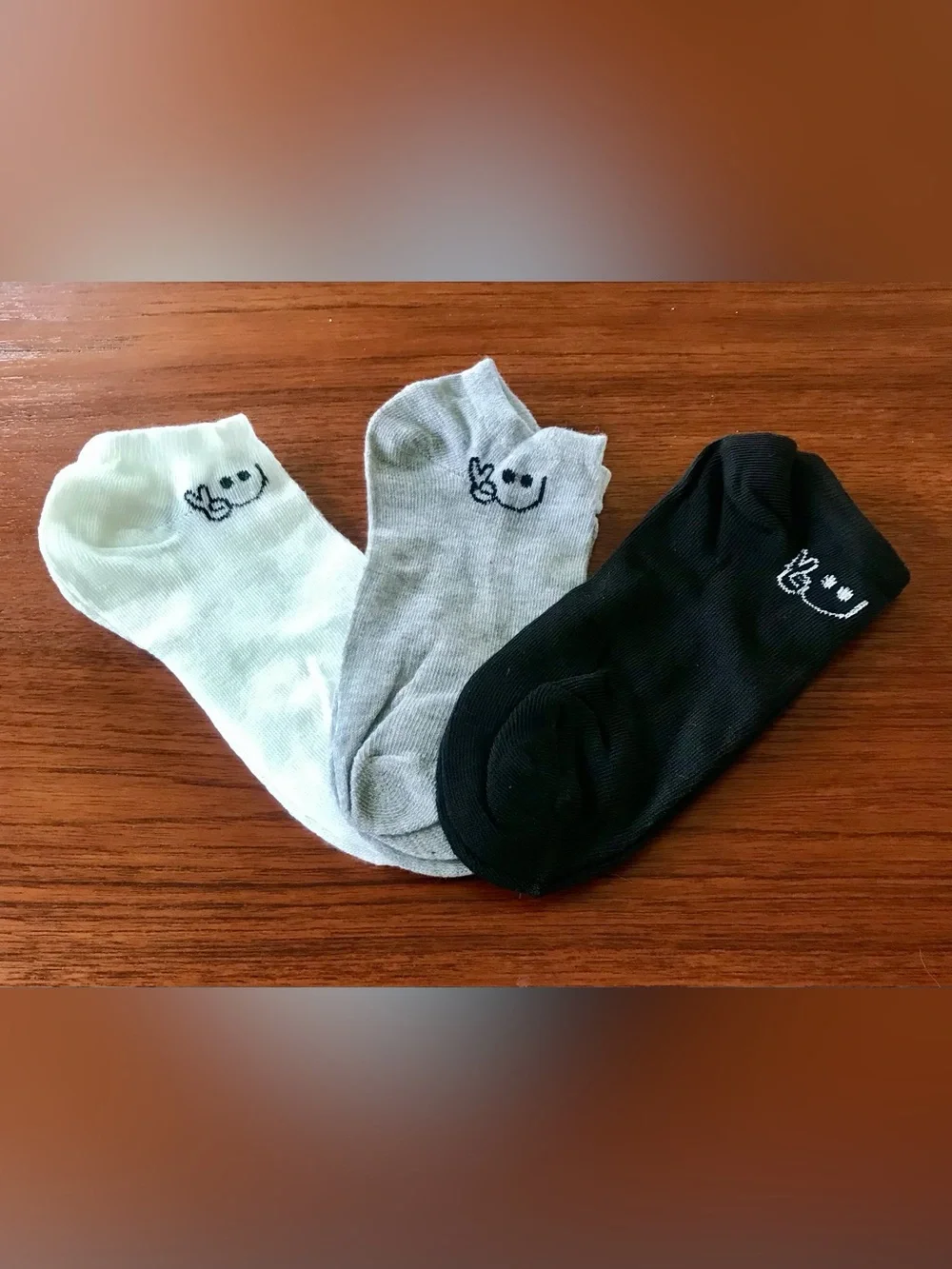 3-Pack women’s  Low-Cut No-Show Socks - White, Gray & Black