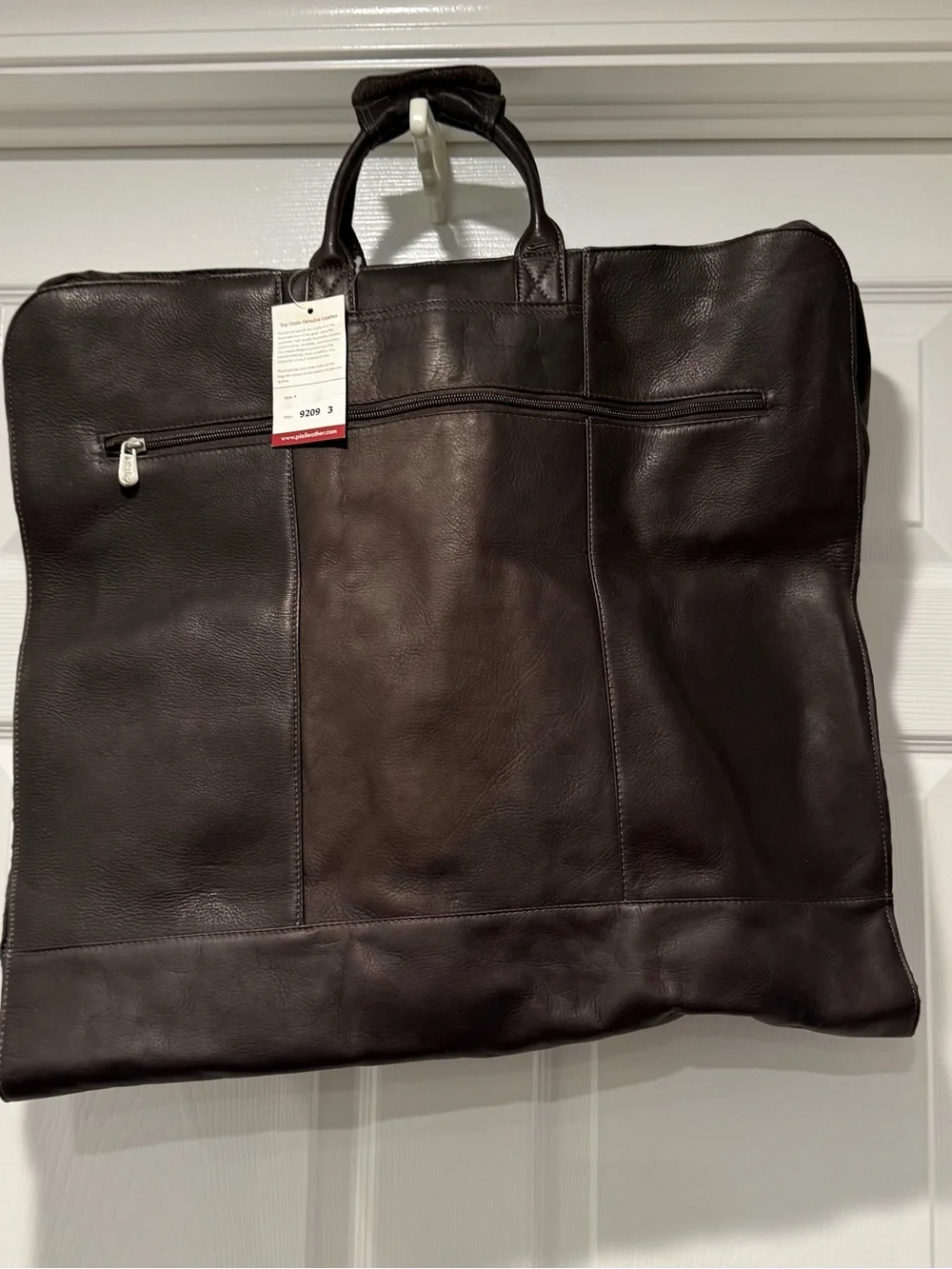 Piel Leather handle organized