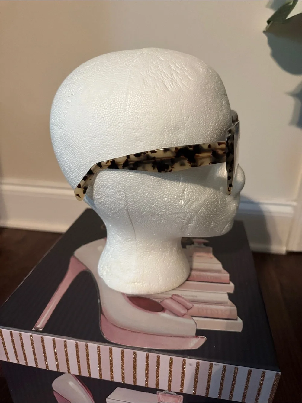 N/A stylish cat