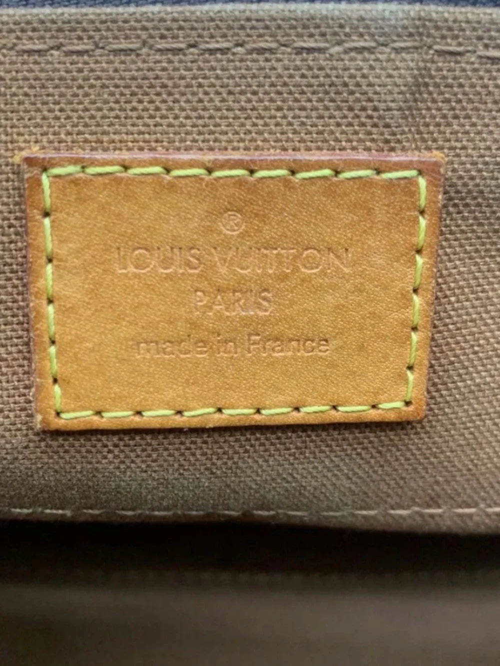 Louis Vuitton read description