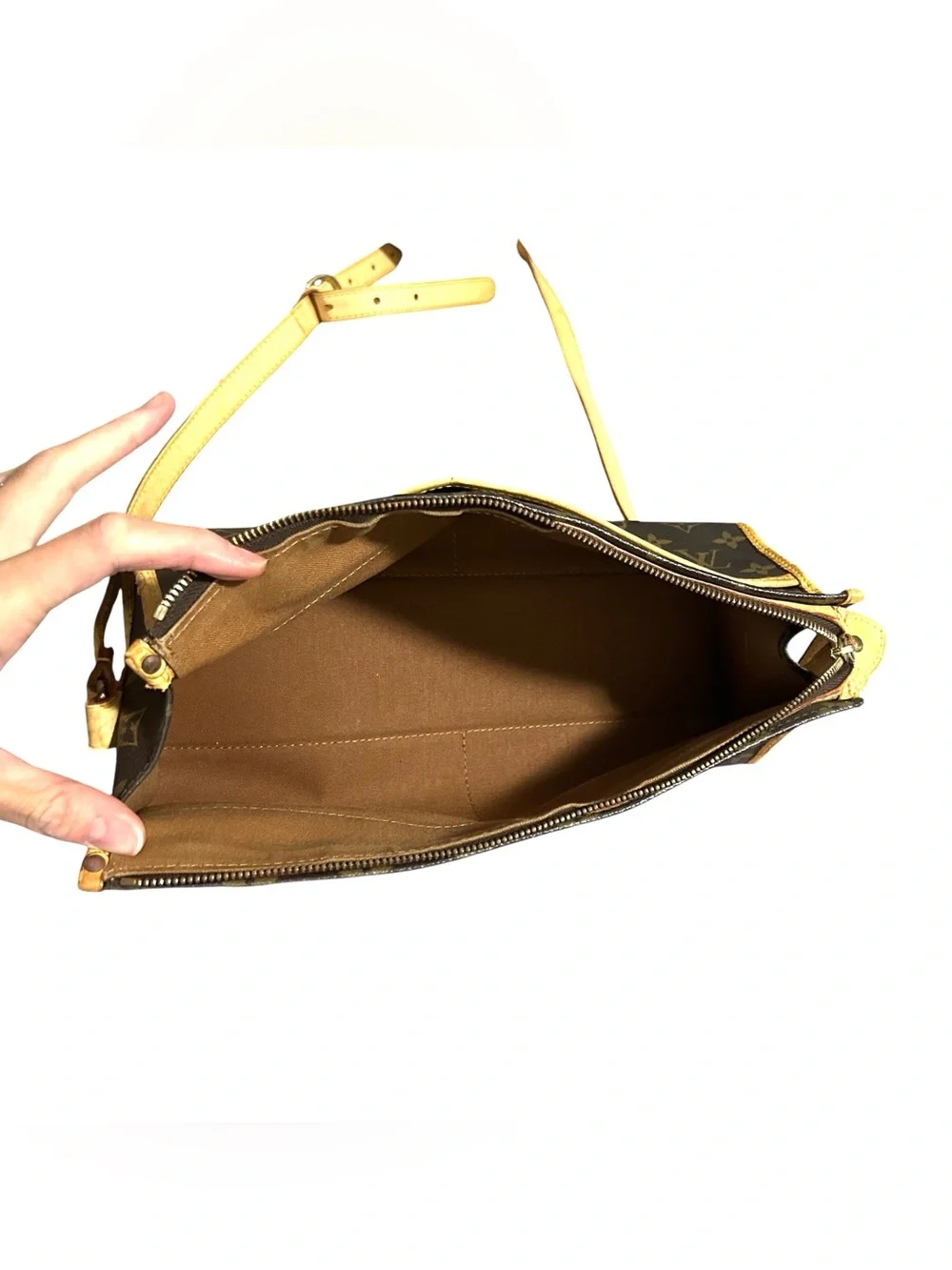 Louis Vuitton read description