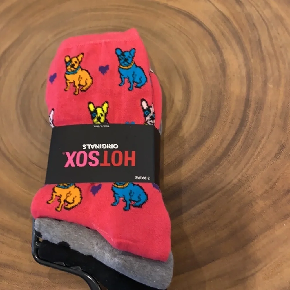 Hot Sox pairs men’s