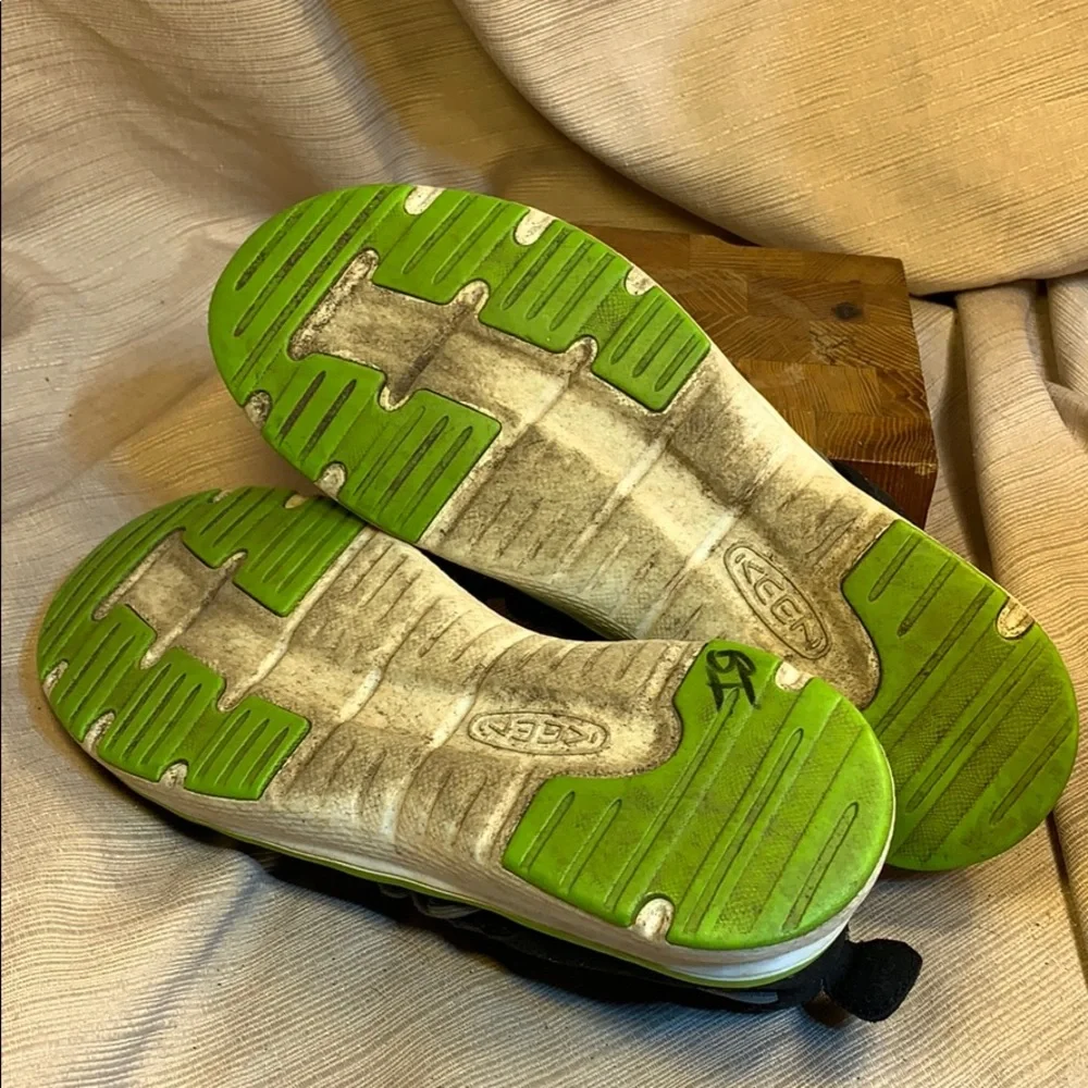 Keen stamped eu38