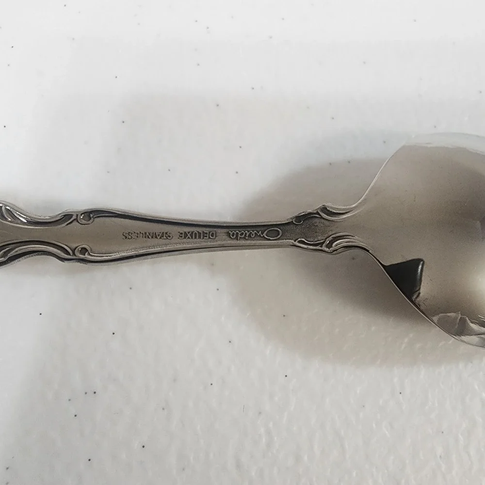 Oneida Deluxe Mozart Stainless Steel  Single Replacement Teaspoon