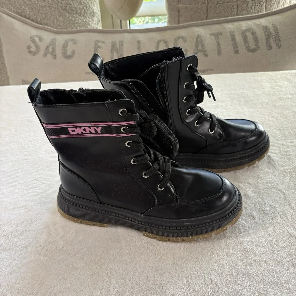 DKNY Crissa Girls Youth 3‎ Black Combat Boots Side Zip Lace Up Glitter Sole