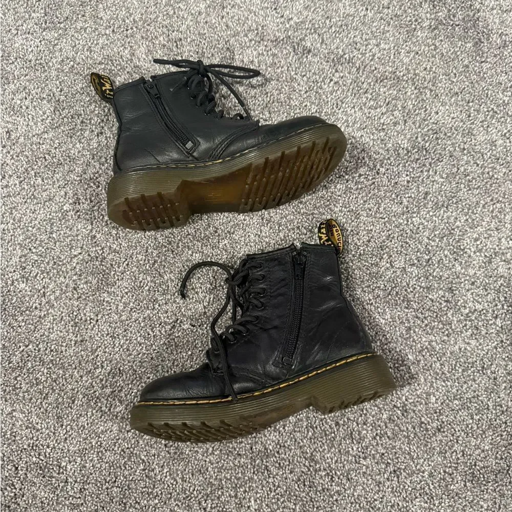 Dr. Martens classic black