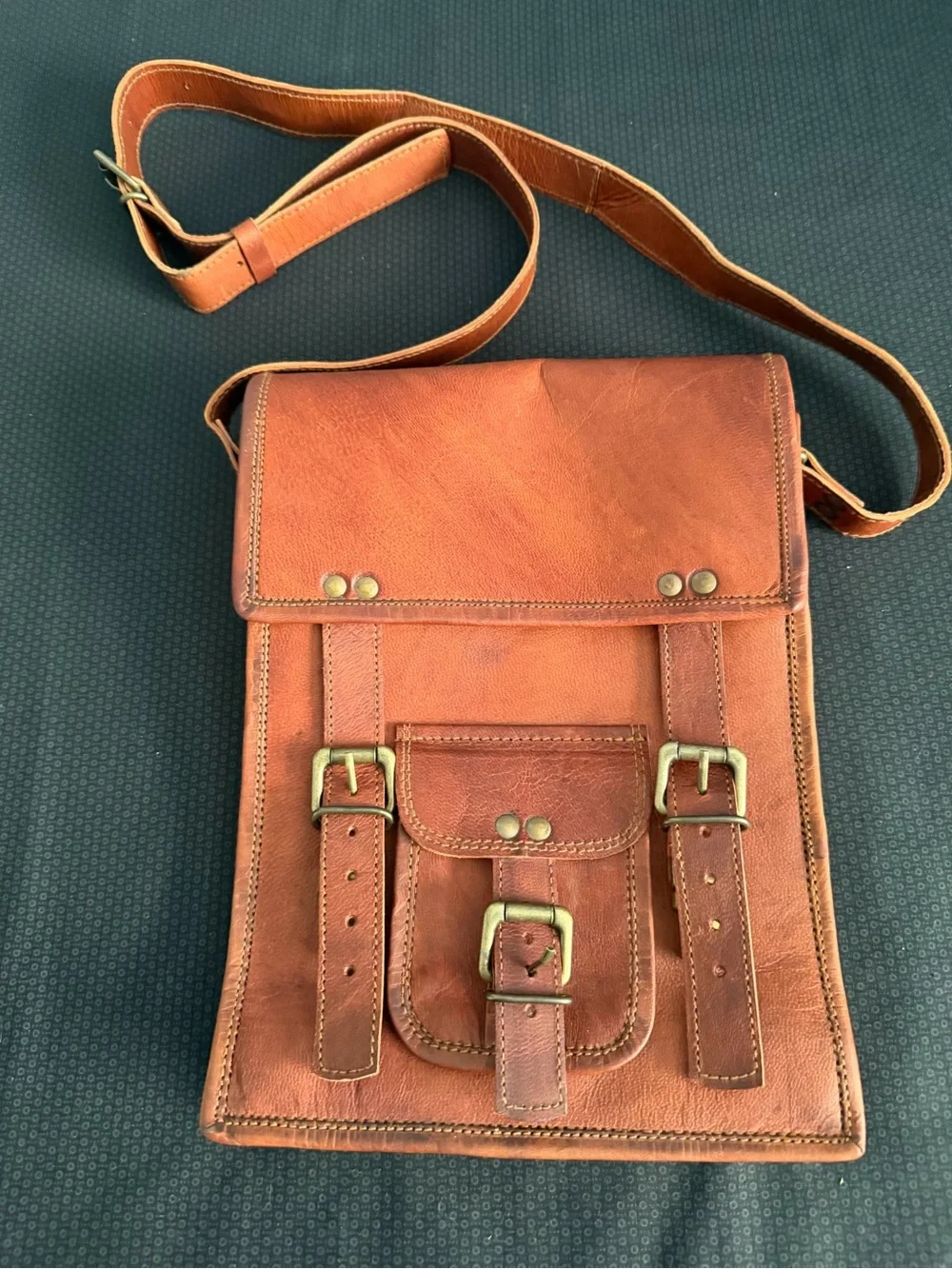 KOMALS Passion Leather Men’s Crossbody Messenger Bag in Tan Leather