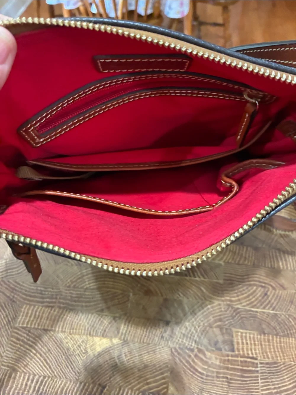 Dooney & Bourke classic dooney