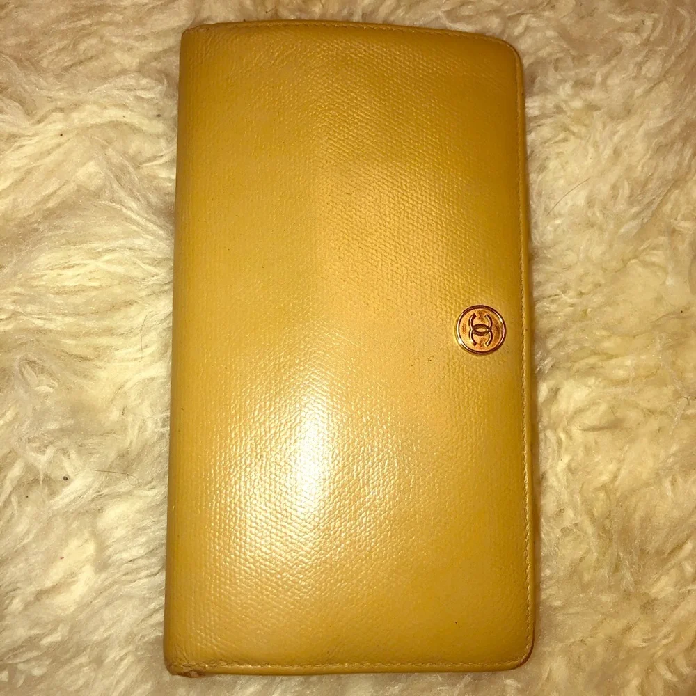 CHANEL Vintage Leather CC Long Bi-Fold Wallet