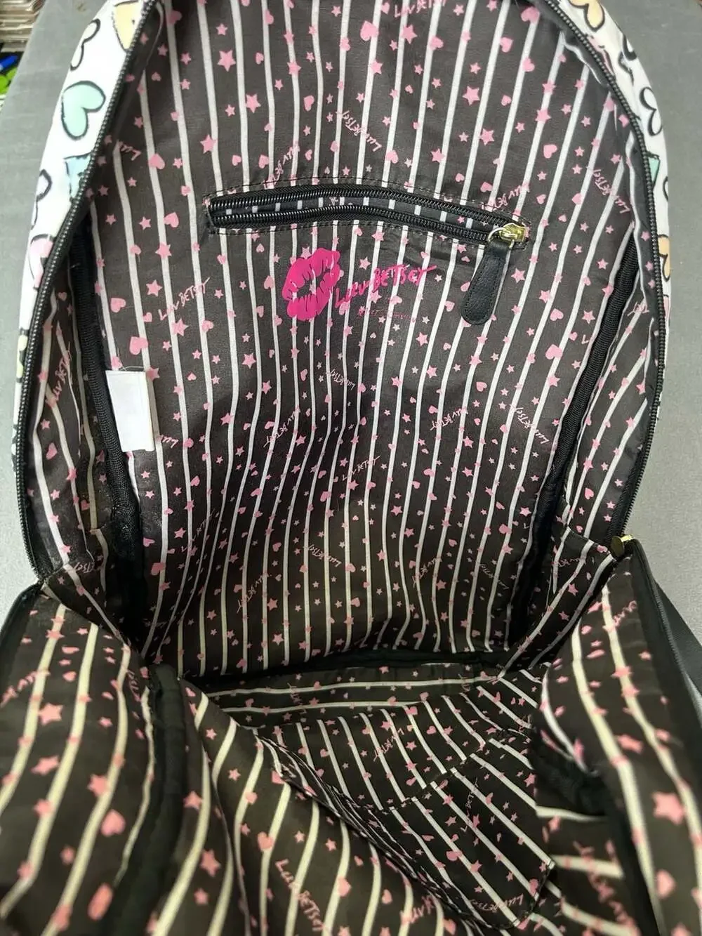 Luv Betsey logo gold base