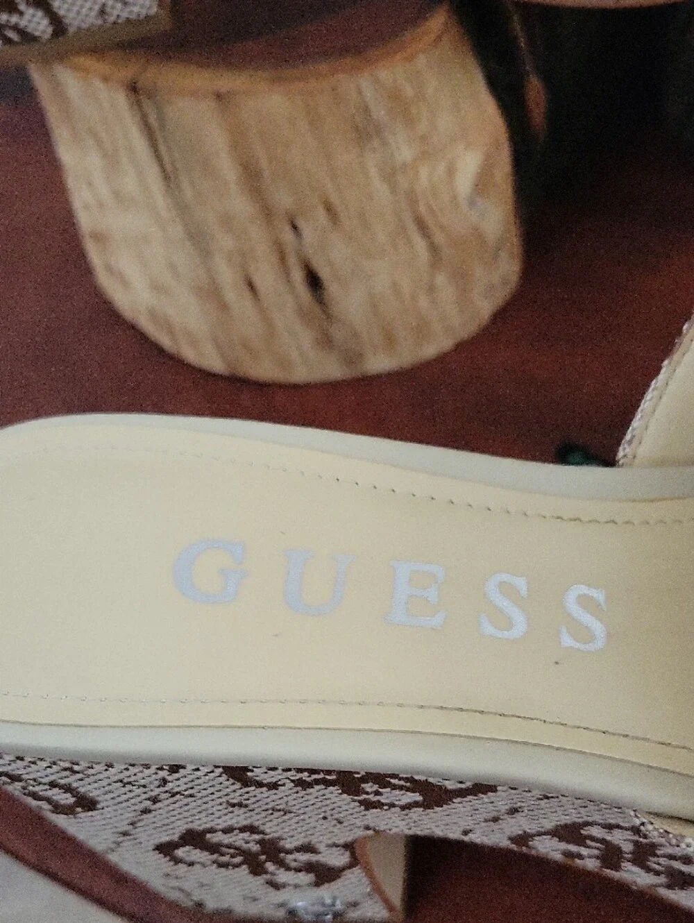 Guess brand yapplea
