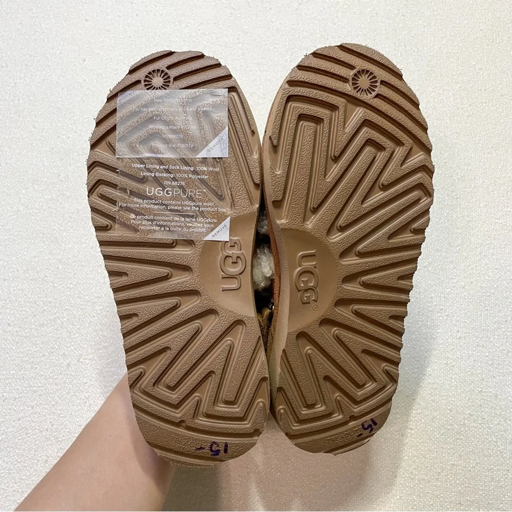 UGG new without