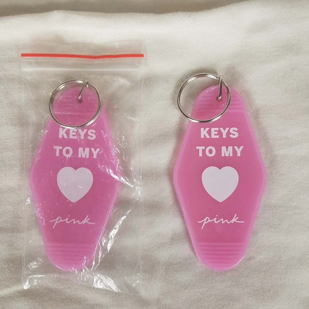 Victoria's‎ Secret PINK Keychain Women OS Pink New Motel Style Heart Key Tag