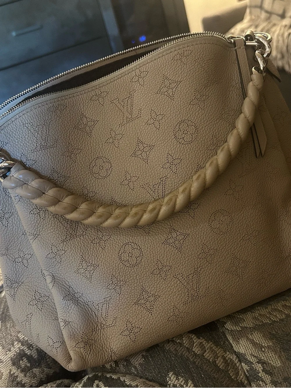 AUTHENTIC Louis Vuitton Mahina Babylone Chain BB Galet