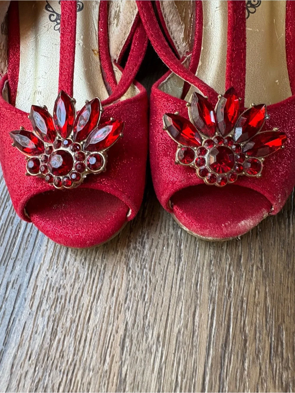 Joyfolie vibrant red