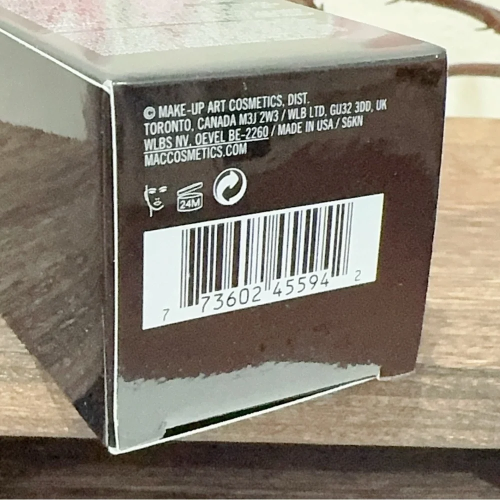 MAC Cosmetics shine say reduces