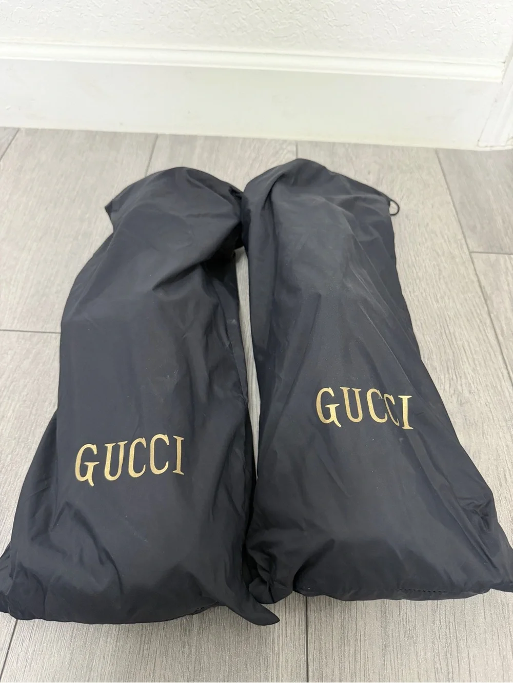 Gucci black low