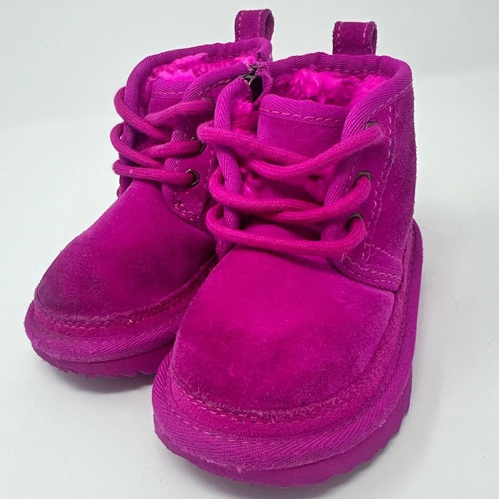 UGG Vibrant Pink Kids Boots sz.6c