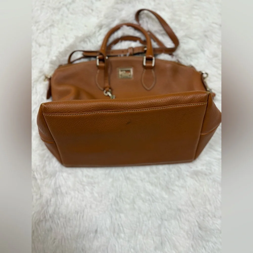 Dooney & Bourke chic leather
