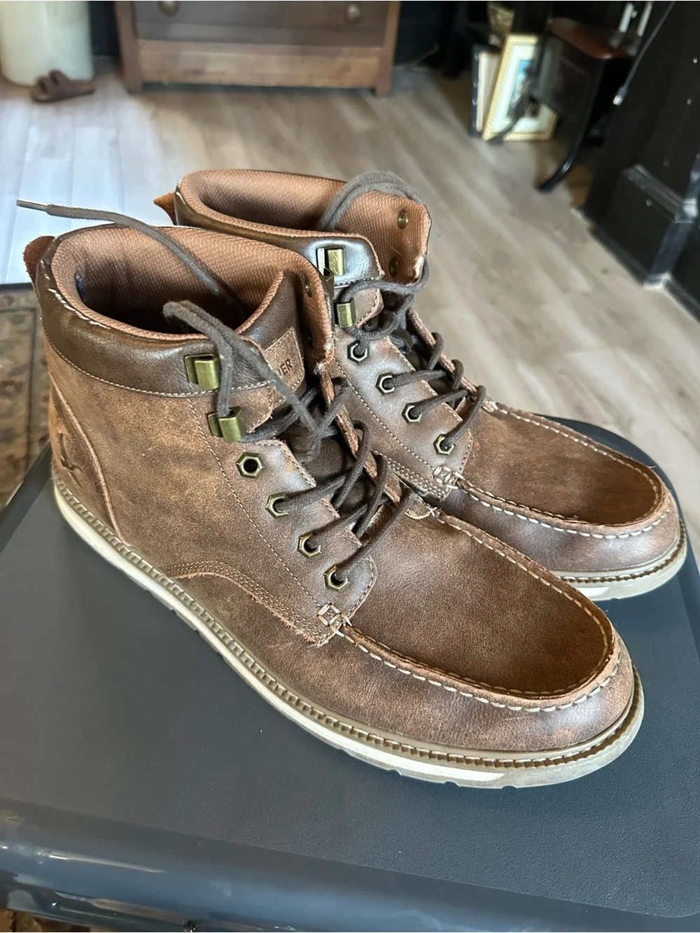 Eddie Bauer classic chukka
