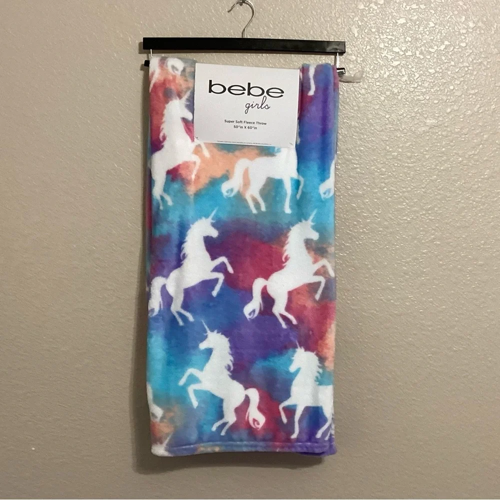 bebe whit uniciorns
