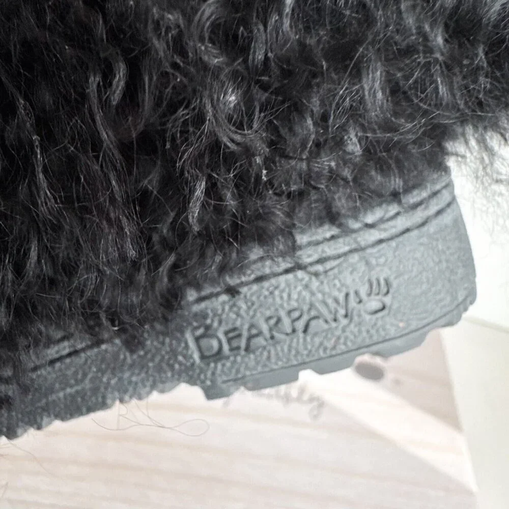 BearPaw boetis outside