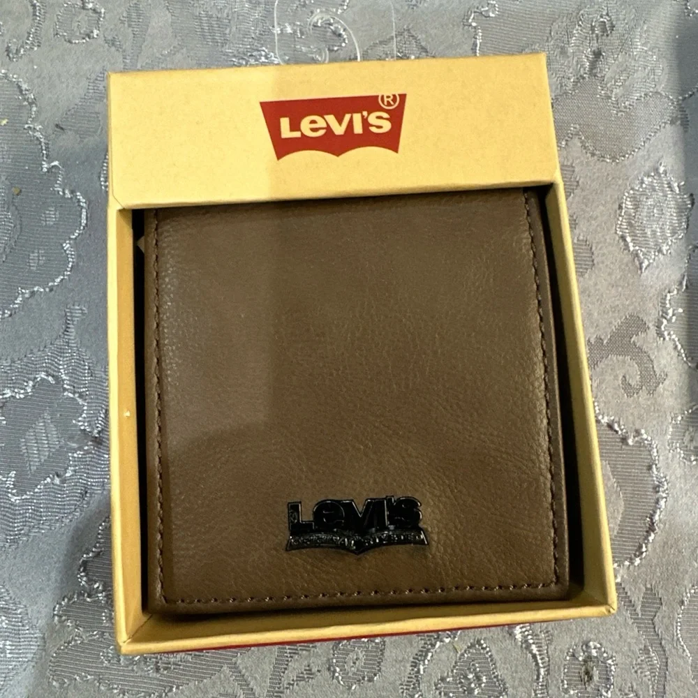 Levis elegant tan