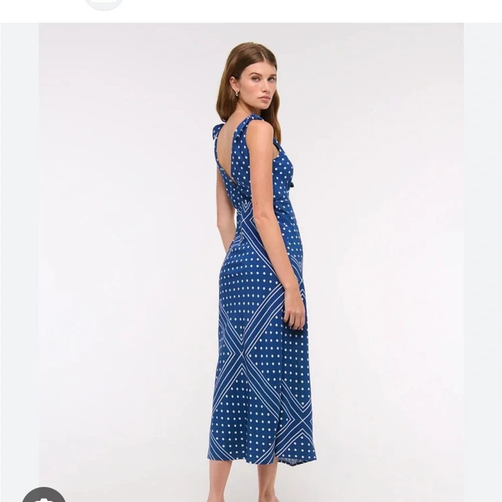 Abercrombie & Fitch geometric sleeveless cutout