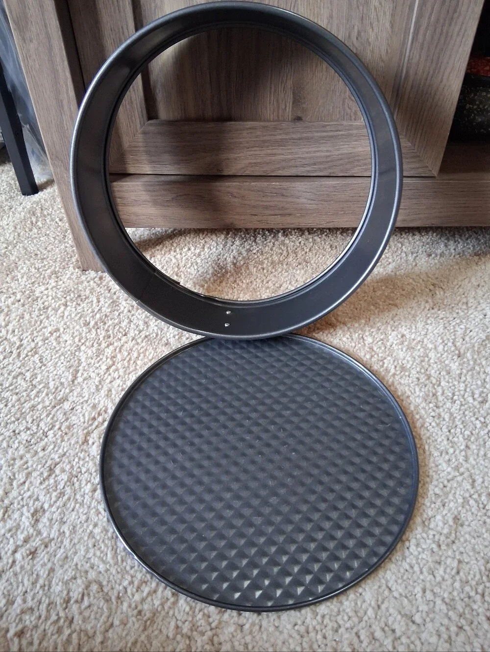 Wilton round nonstick