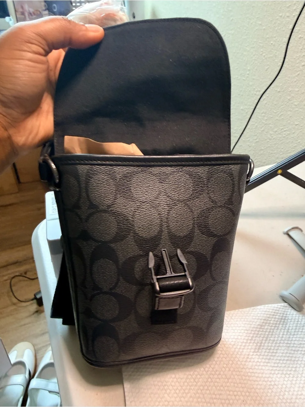 Coach compact men