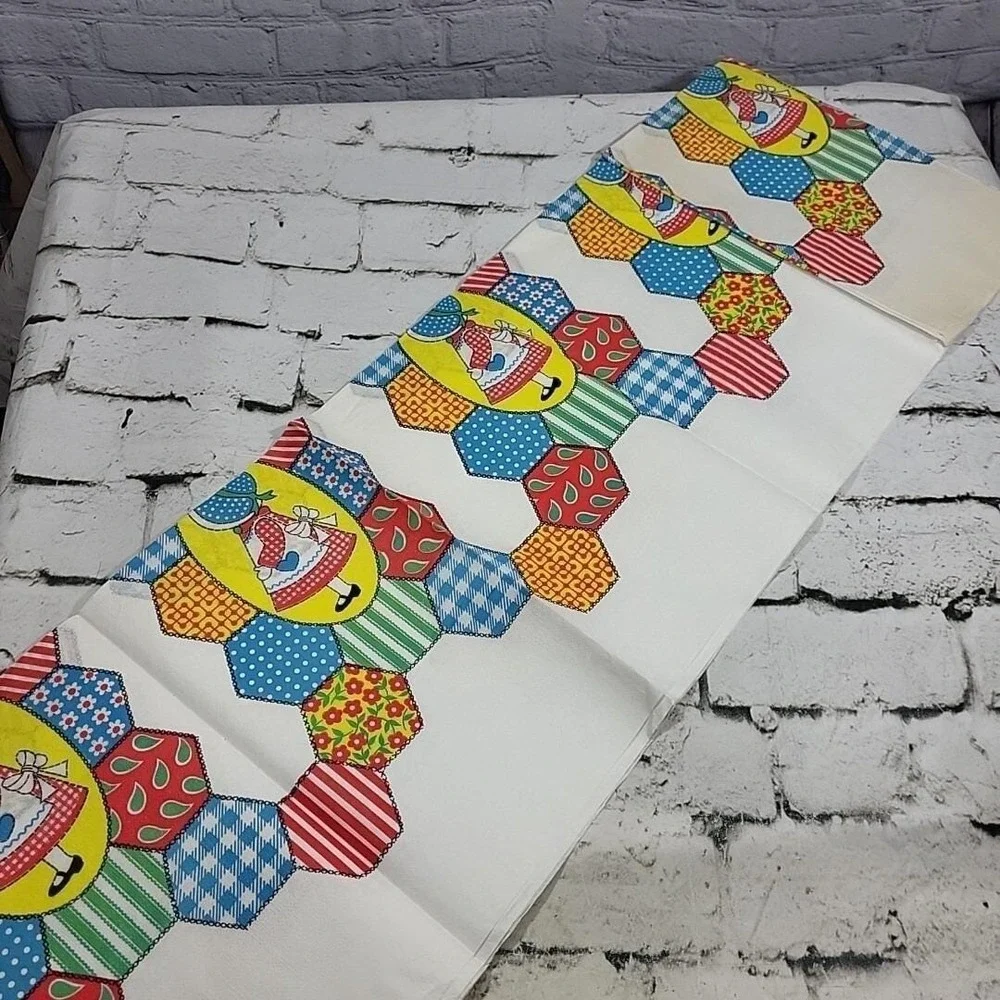 Vintage Fashion Ware Table‎ Cover Paper Tablecloth Quilt Bonnet Girl Themed Open