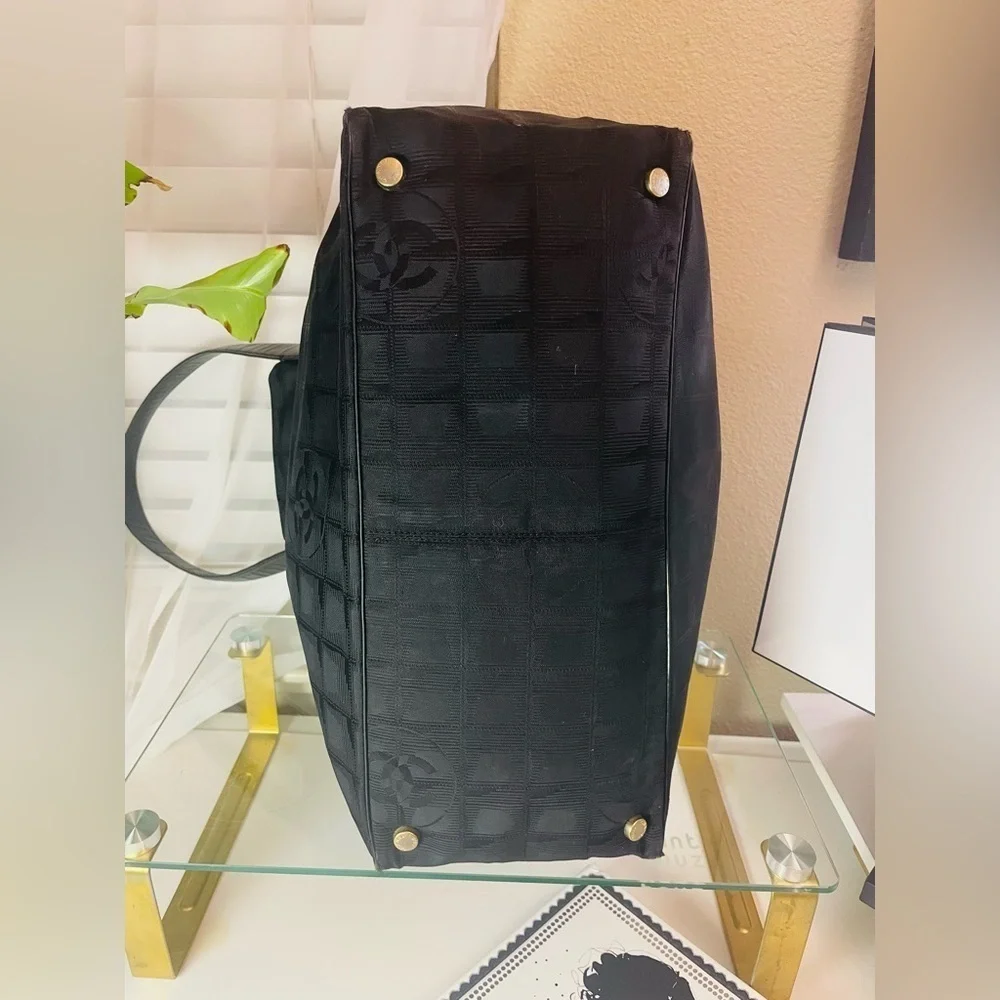 CHANEL travel tote