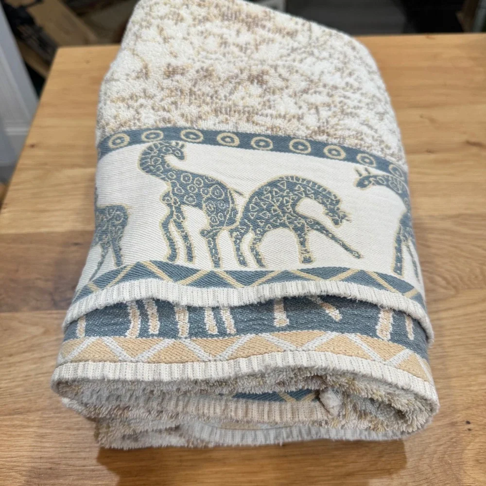 Vintage Giraffe Safari Bath Towels Set of 2 Blue‎ Beige Cotton Jacquard Border