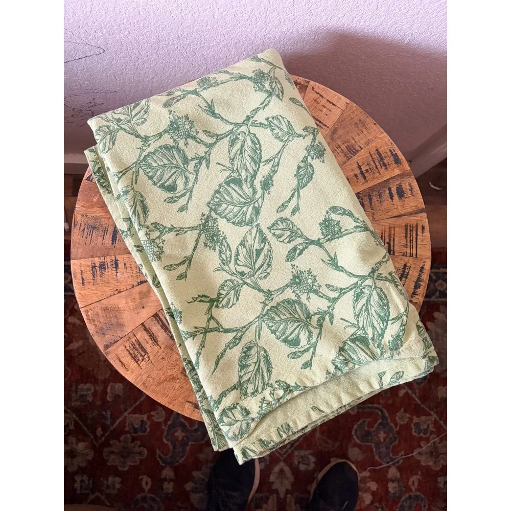 N/A elegant tablecloth
