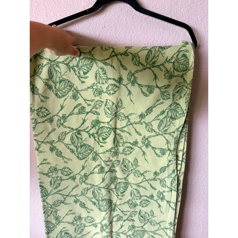 N/A elegant tablecloth