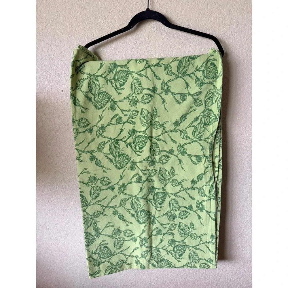 N/A elegant tablecloth