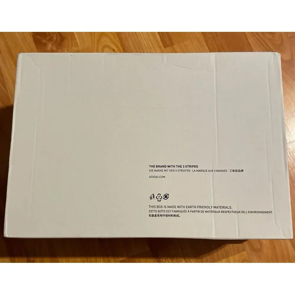 Adidas‎ empty shoe box