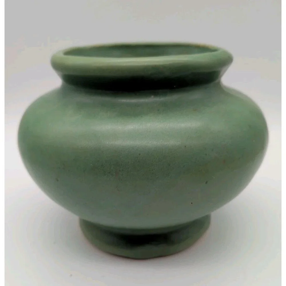 Antique Brush McCoy Art Pottery Bulbous Vase Matte Green Glaze Unmarked
