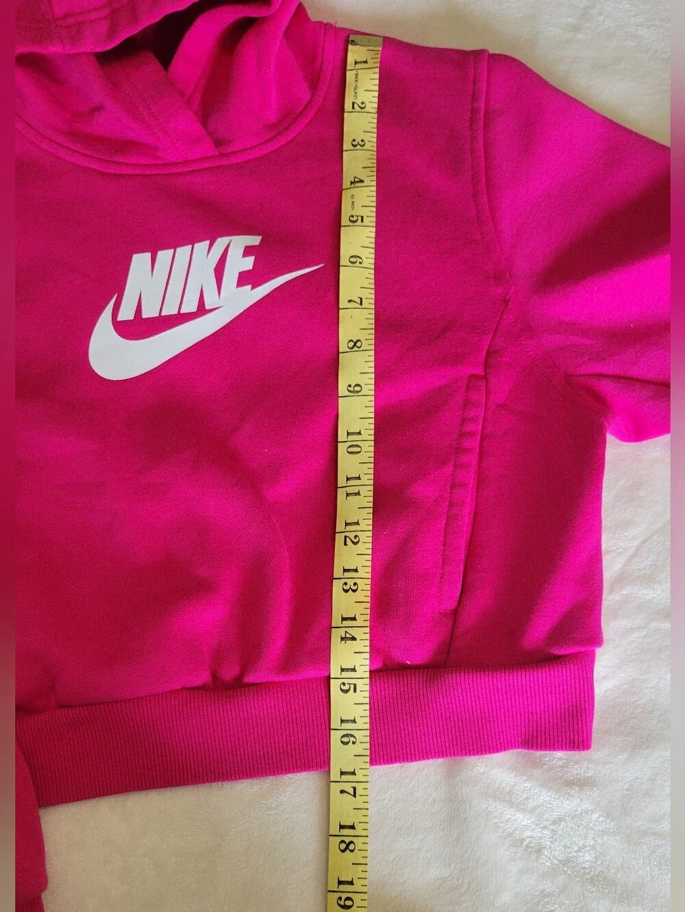 Nike cuffed ankles vibrant