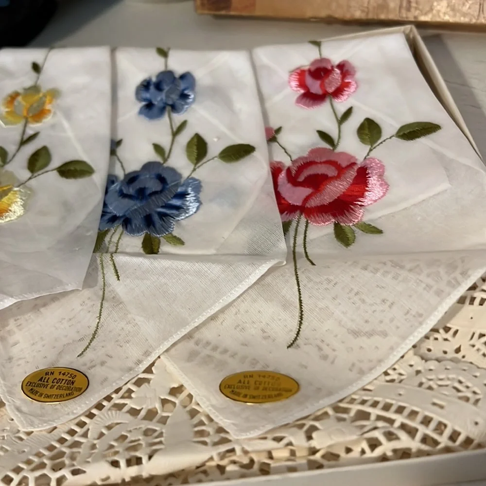 NWT vintage made in Switzerland ladies embroidered hankies Jordan marsh box