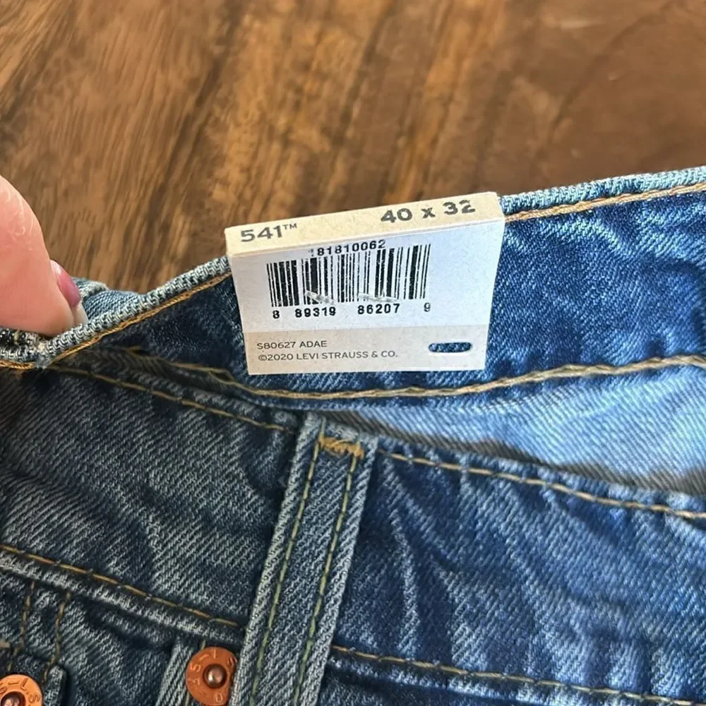Levis extra room