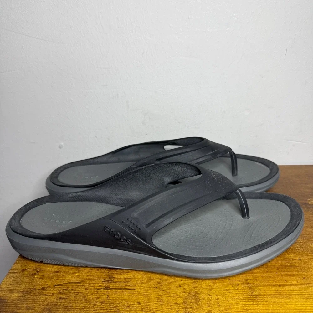 Crocs Swiftwater Flip Flop Sandals Mens Size 12 Black Grey 203998