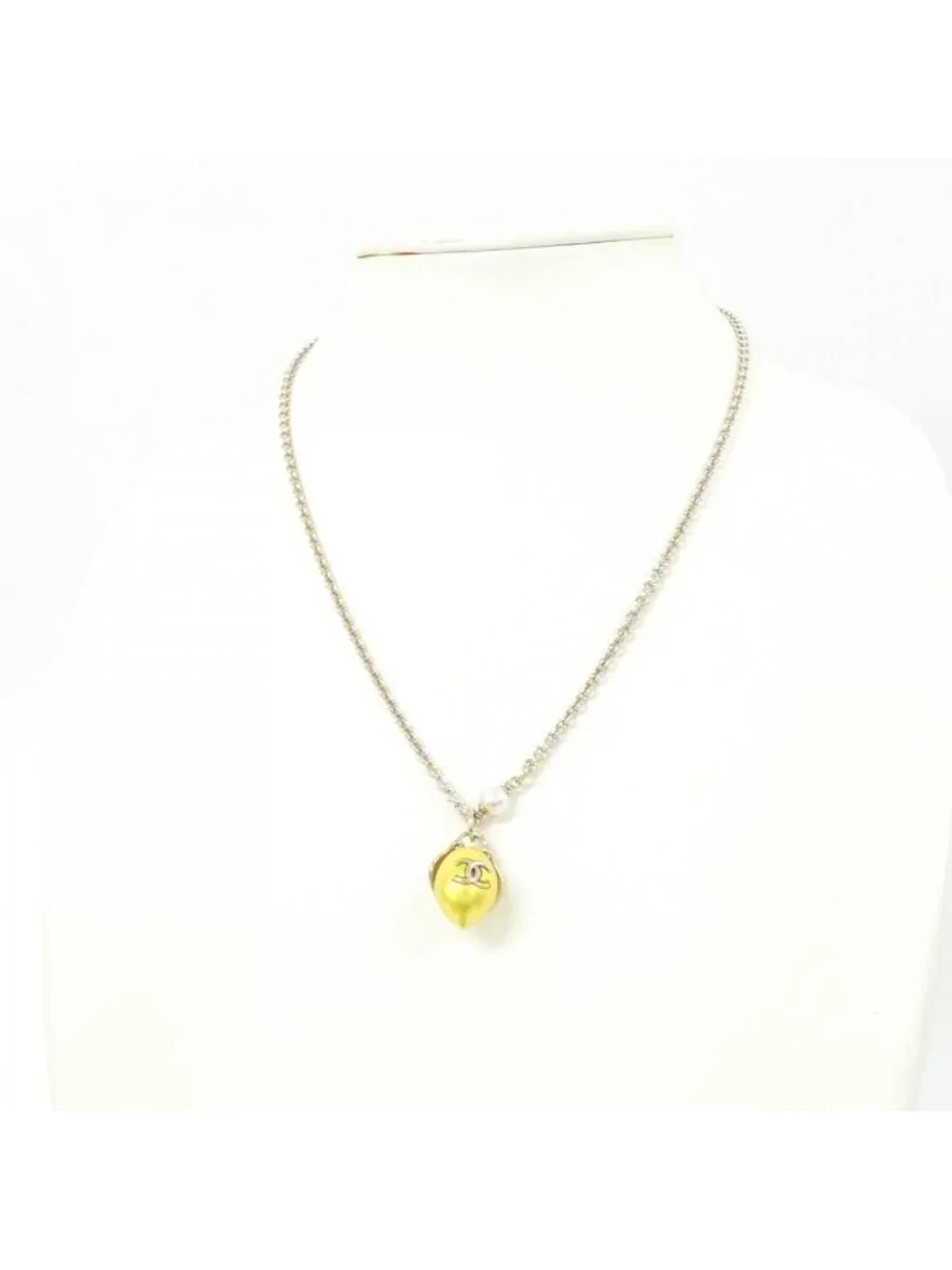Chanel Necklace Gold