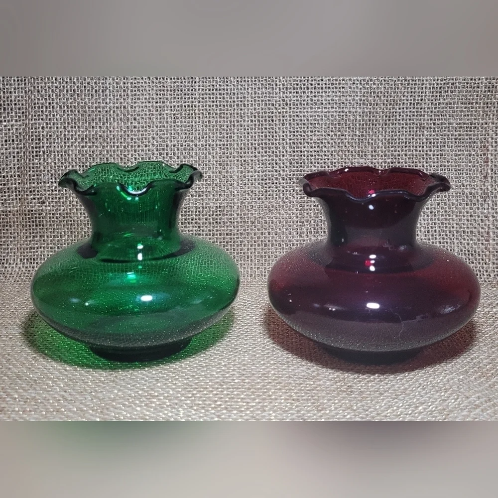 2 Vintage Anchor Hocking Small Ruffled Edge Vase Ruby Red & Emerald Forest Green