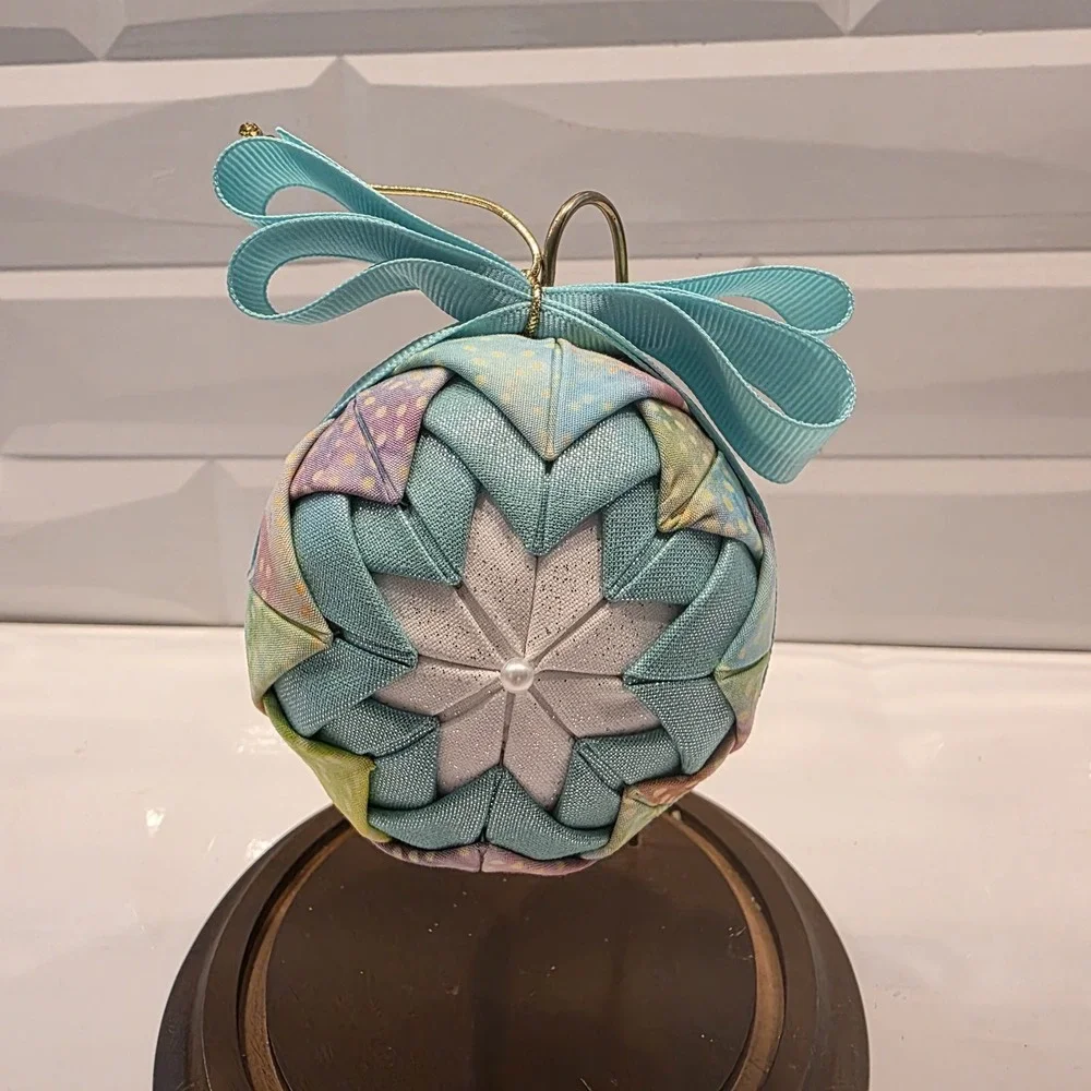 HAND MADE QUILTED FOLDED STAR‎ CHRISTMAS ORNAMENT 3