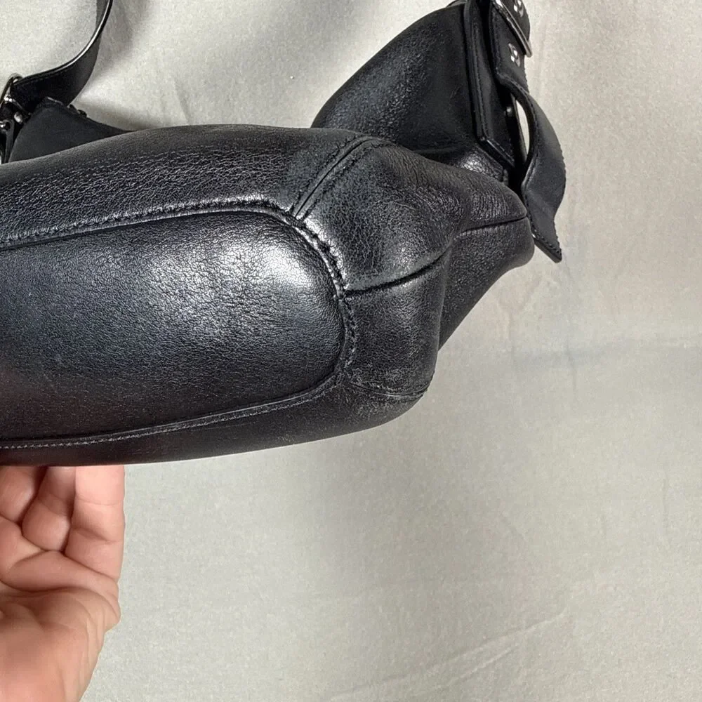 Coach zipper base