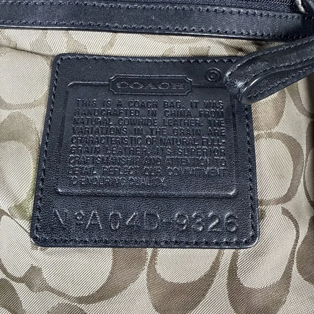 Coach sticks bit zipper